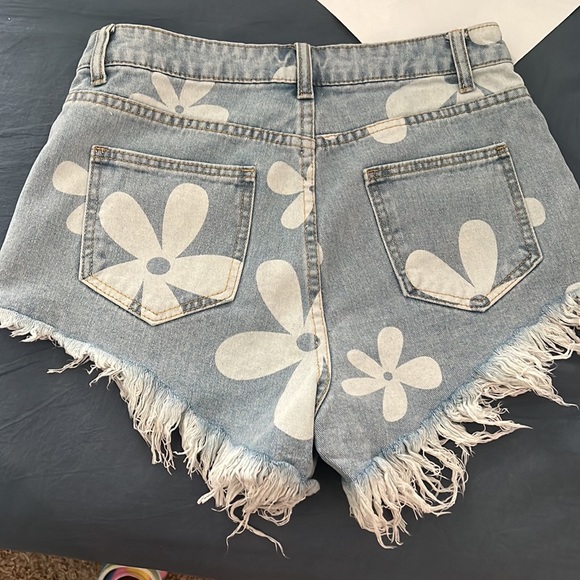 Jean flower shorts - Picture 2 of 8